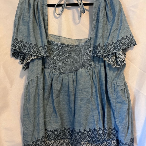 Old Navy Embroidered Blouse - Picture 6 of 6